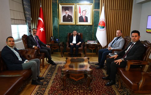 Türkiye Cumhuriyeti Devlet Demiryolları Genel Müdürü Veysi Kurt ve beraberindeki heyet, Valimiz Sayın Cevdet Atay'ı ziyaret etti