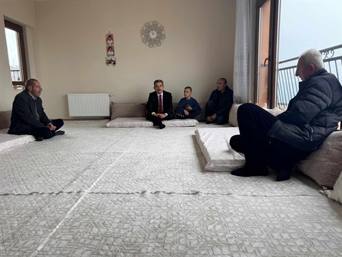 Valimiz Birol Ekici Merhum Harun Tatar'ın Babası Çetin Tatar'ı ve Ailesini Evinde Ziyaret Etti 