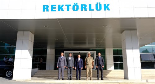 Valimiz Sayın Cevdet Atay, Şırnak Üniversitesi Rektörü Prof. Dr. Abdurrahim Alkış’ı Ziyaret Etti.